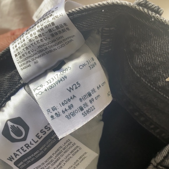 Levi 501 Shorts - Picture 6 of 7